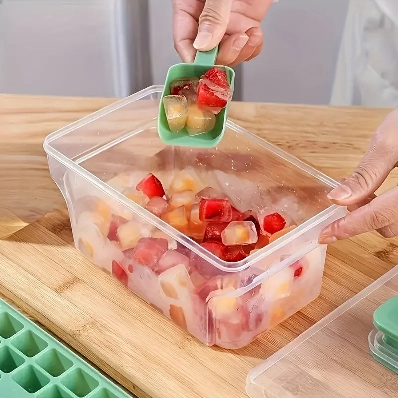Forma de Gelo com Tampa e Recipiente – 68 Cubos, Fácil de Desenformar